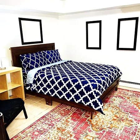 2 Bedrooms Lr Kit Bath And Backyard 2 Stops To Manhattan